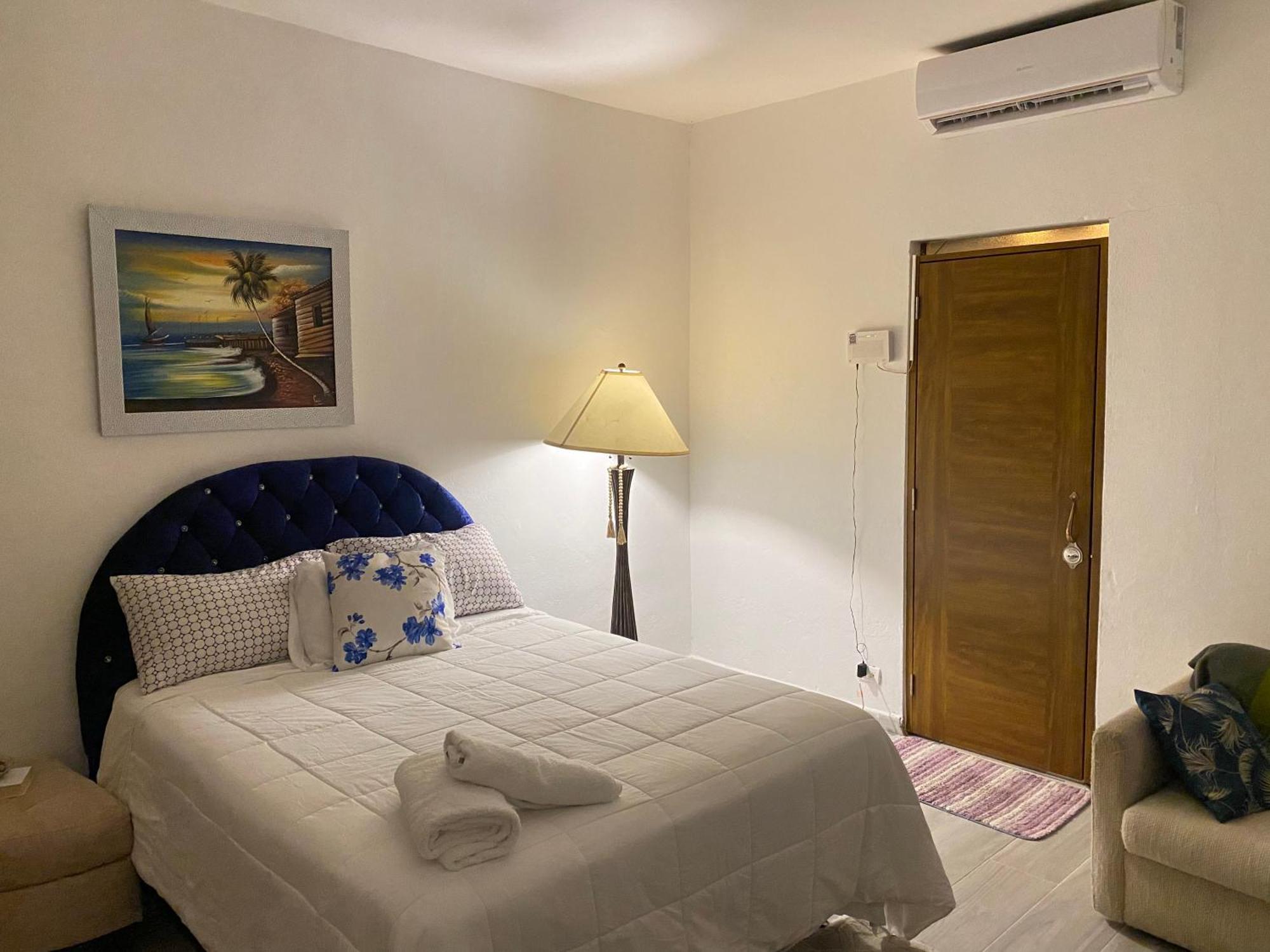 Only Room By Merengue House, 8 Minutos Airport Monte Adentro  Екстер'єр фото